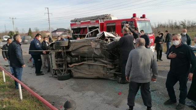 Samsunda minibüsle çarpışan otomobilin sürücüsü ağır yaralandı