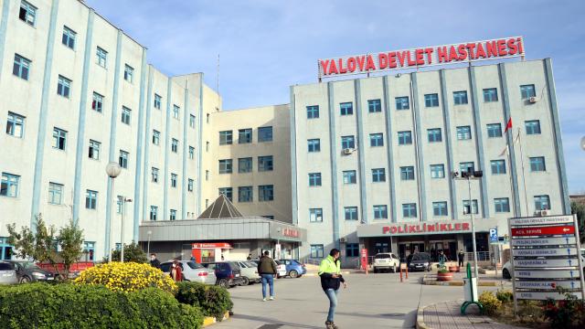 Kovid-19 salgınıyla mücadele eden sağlık çalışanları duyarsız insanlardan yakınıyor