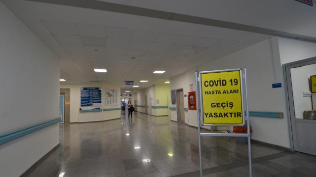 Kovid-19la mücadelede yoğun bakım ile servis arasına eklenen basamak: Yakın bakım ünitesi