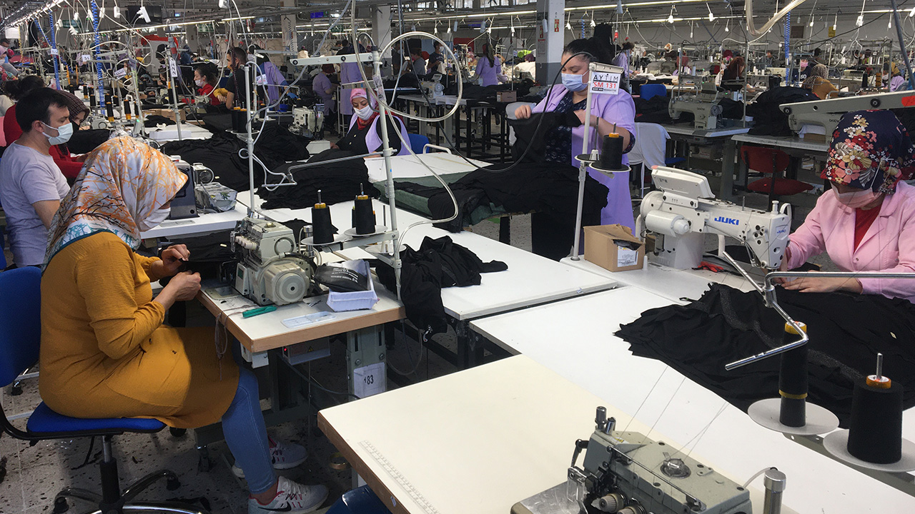 Evli, eşi çalışmayan, üç çocuklu AGİ