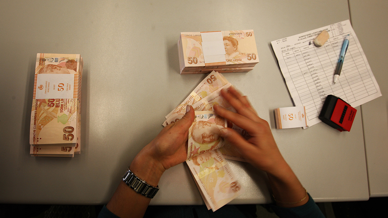 Evli ve eşi çalışmayan AGİ