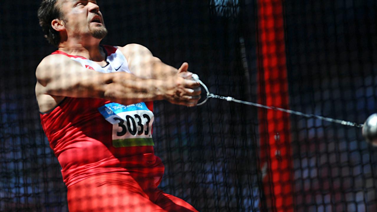 Eşref Apak tarihe geçti