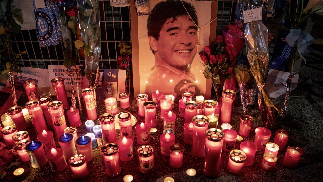 Diego Armando Maradona hayatını kaybetti