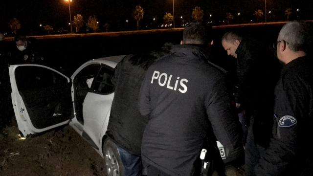 Polisten kaçarken otomobilleri arızalanan şüpheliler yakalandı