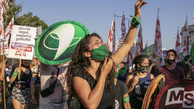 Arjantinde kürtaj destekçileri ve karşıtları karşı karşıya
