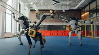 Boston Dynamics robotlarından yeni yıl dansı