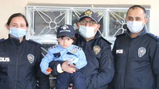 Minik Mert'in polis sevgisi karşılıksız kalmadı