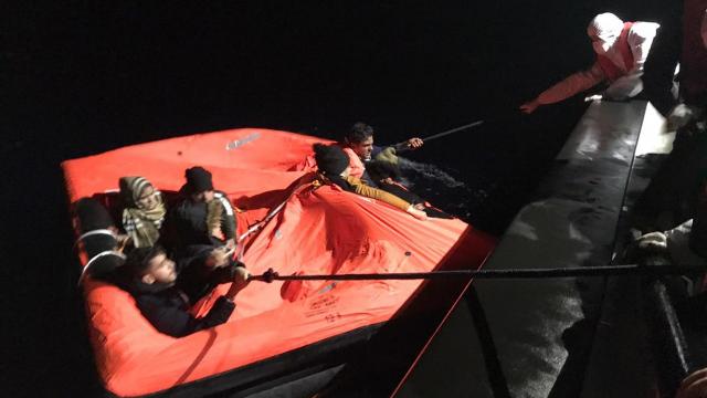 Muğla açıklarında 9 düzensiz göçmen kurtarıldı