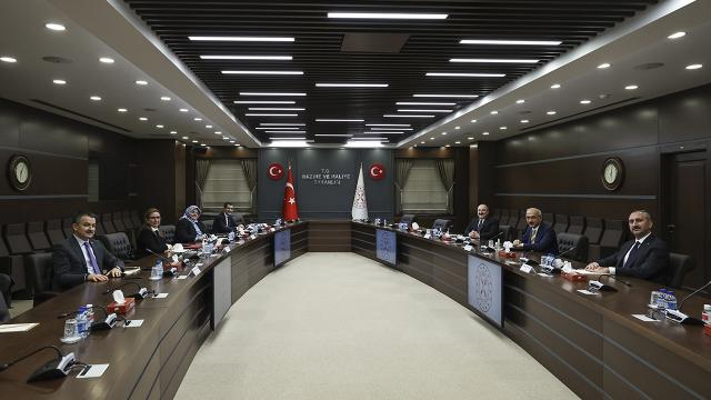 Bakan Elvanın öncülüğünde ekonomi ve reform toplantısı