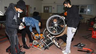 Meslek lisesi öğrencileri, projeleriyle takdir topluyor