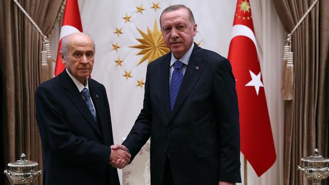 Bahçeliden Erdoğana kongre tebriği