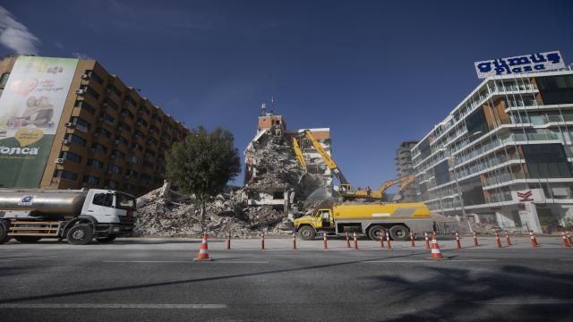 İzmir depreminde yaralanan son depremzede taburcu edildi