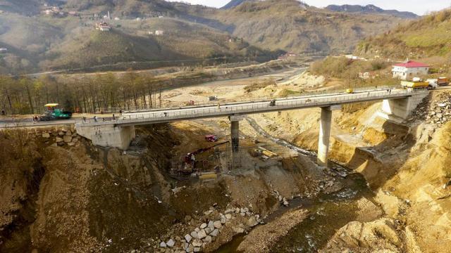 Giresunda çöken menfezin yerine yapılan köprü yarın açılıyor