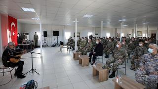Sanatçılardan sınırdaki Mehmetçiğe moral konseri