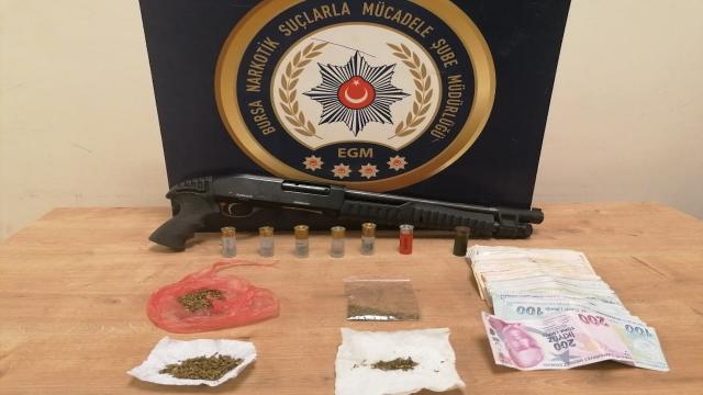 Bursada narkotik operasyonuna mahalleliden alkışlı destek