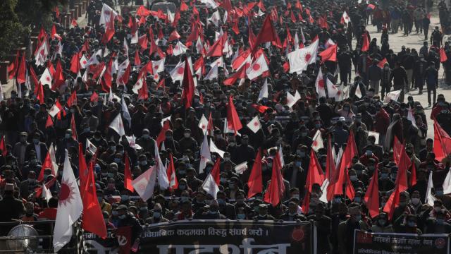 Nepalde parlamentonun feshi binlerce kişiyi sokağa döktü