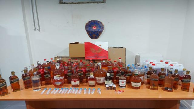 Bilecikte bodrum katta 150 litre sahte içki ele geçirildi