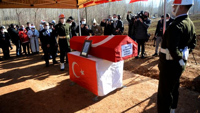Hakkaride çığ düşmesi sonucu şehit olan asker Kahramanmaraşta son yolculuğuna uğurlandı