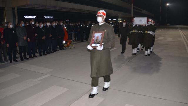 Çığ altında kalarak şehit olan askerin cenazesi memleketine getirildi