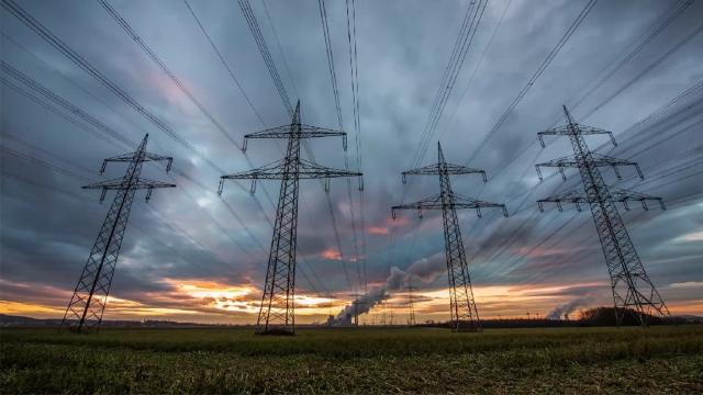 Kastamonuda fırtına: 7 ilçede elektrikler kesildi
