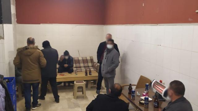 Sivasta iş yerinde alkol alan 13 kişiye para cezası