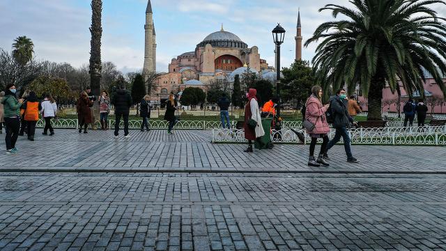 İçişlerinden turist genelgesi: Simge cadde ve meydanlara izin yok