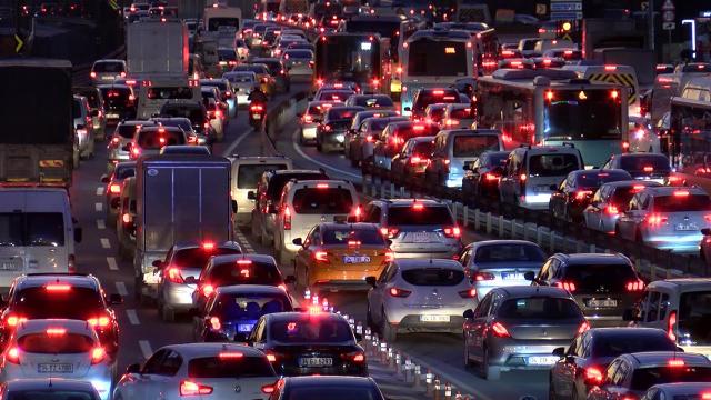 İstanbulda kısıtlama öncesi trafik yoğunluğu