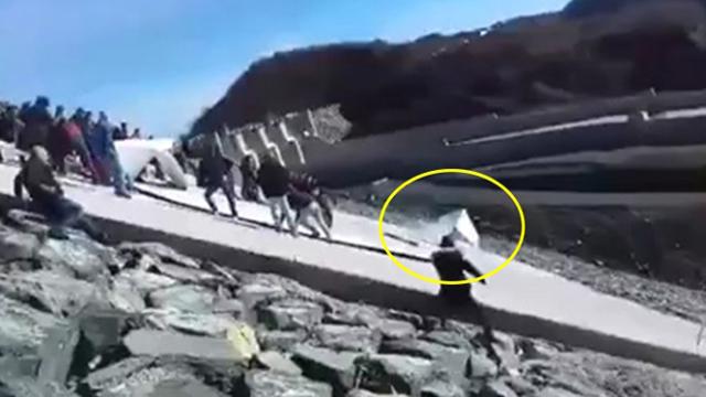 Arnavutlukta Türk bayrağının indirilmesini isteyen kişiye hapis cezası