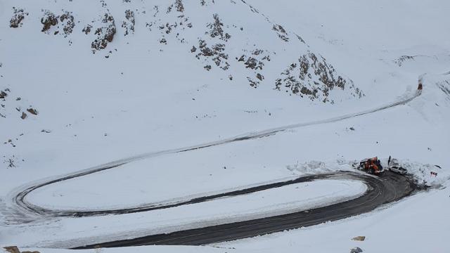 Van-Bahçesaray yolu yeniden açıldı