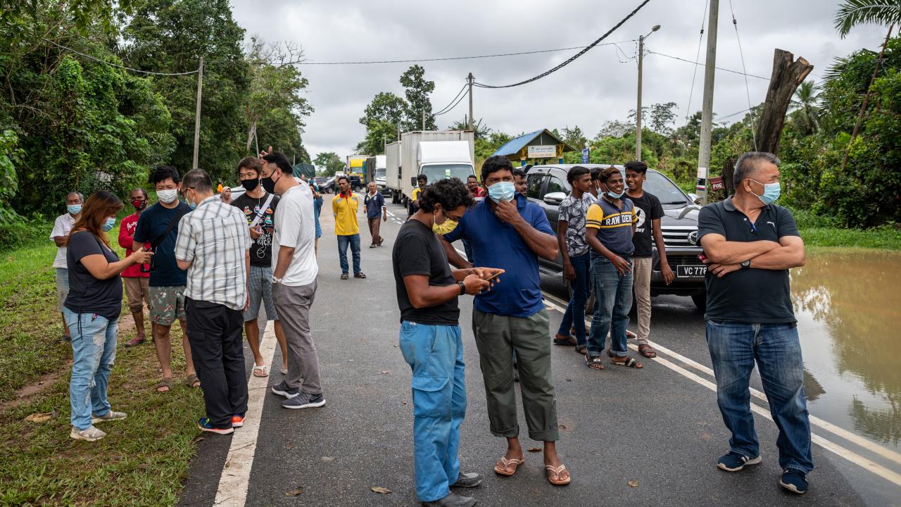 Pahang`da ise şimdiye kadar selden etkilenen 513 kişinin güvenli bölgelere götürüldüğü kaydedildi.