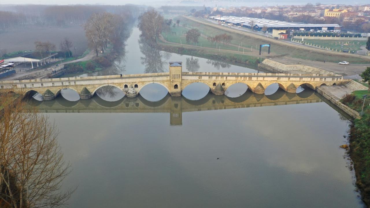 Kentte geçen ay, metrekareye 92 kilogram yağış düştü. Etkili olan yağışlar, nehirlerdeki su seviyesini artırdı. 
