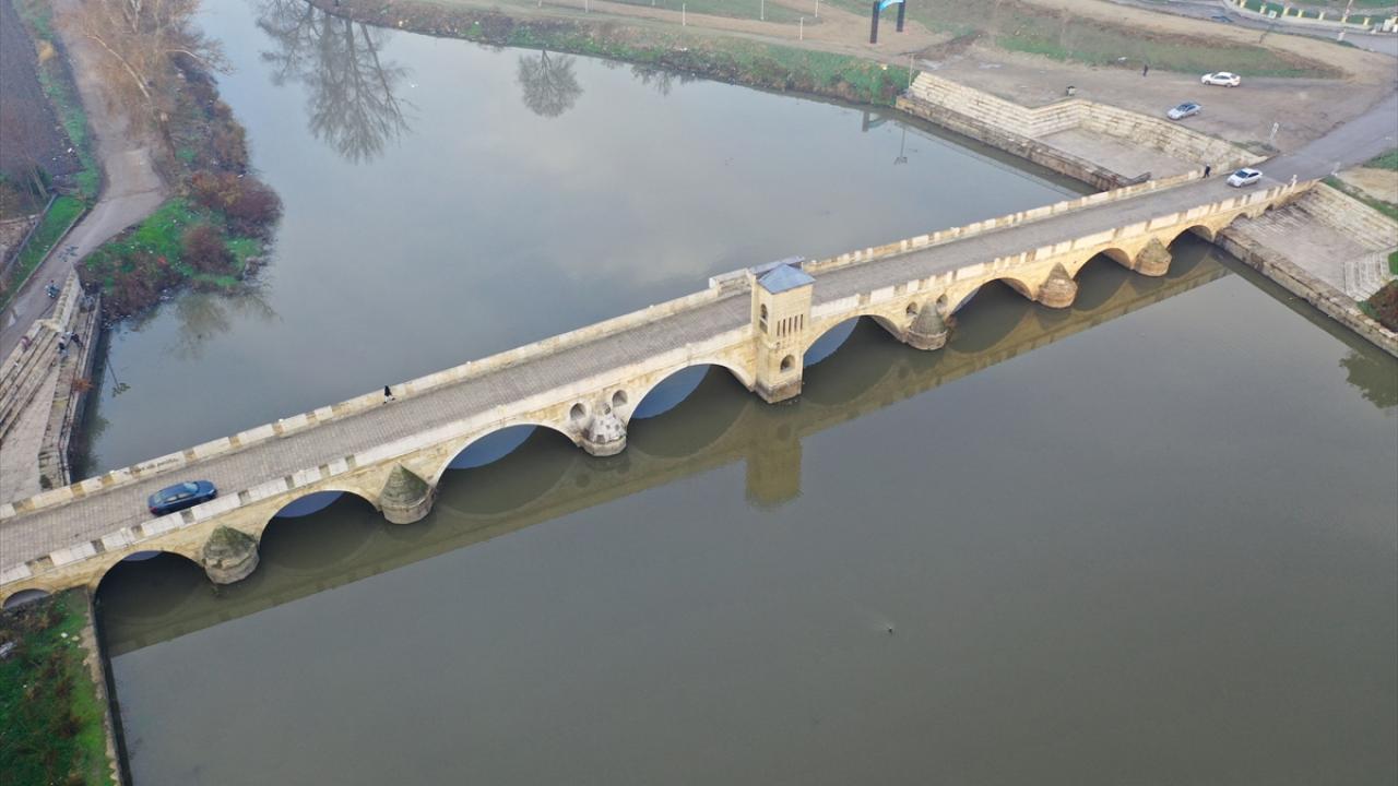 DSİ verilerine göre aralık ayı başında 67 metreküp/saniye seviyelerinde akan Meriç`in debisi, yağışların etkisiyle yaklaşık 3 kattan fazla arttı.