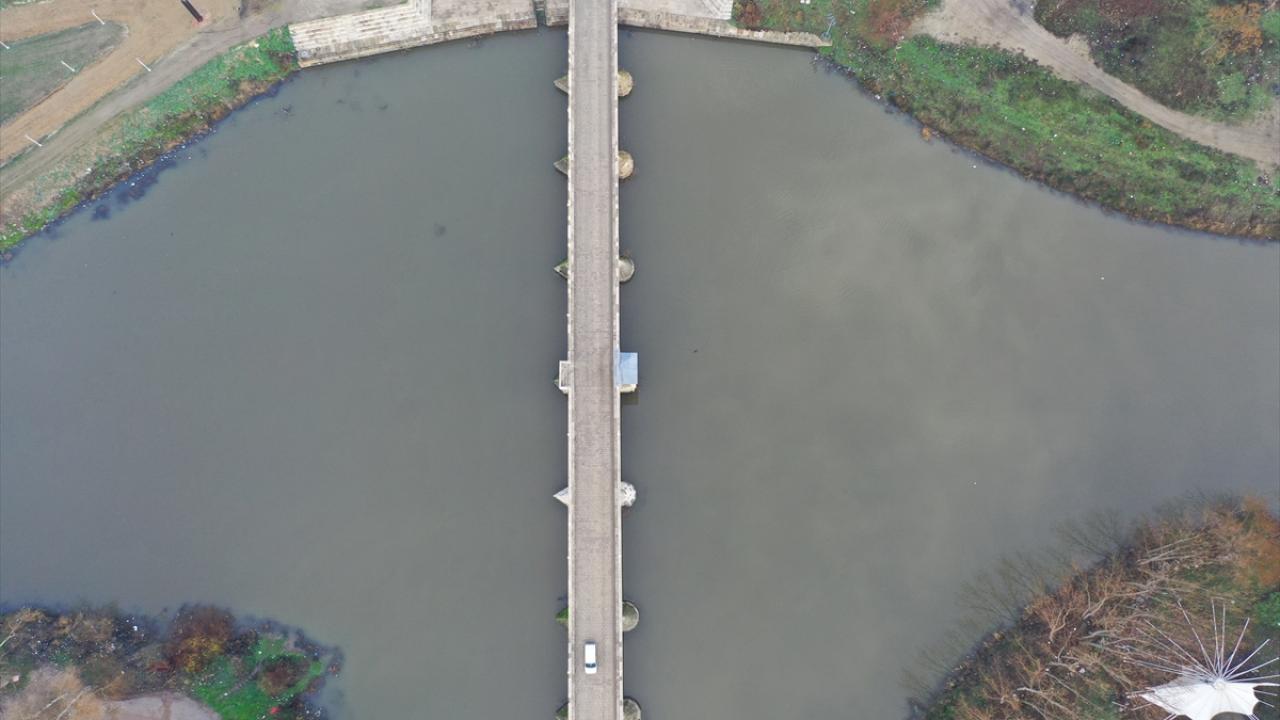 Vatandaşlardan Ahmet Taşkan, yaptığı açıklamada, etkili yağışların su seviyesini artırdığını söyledi.