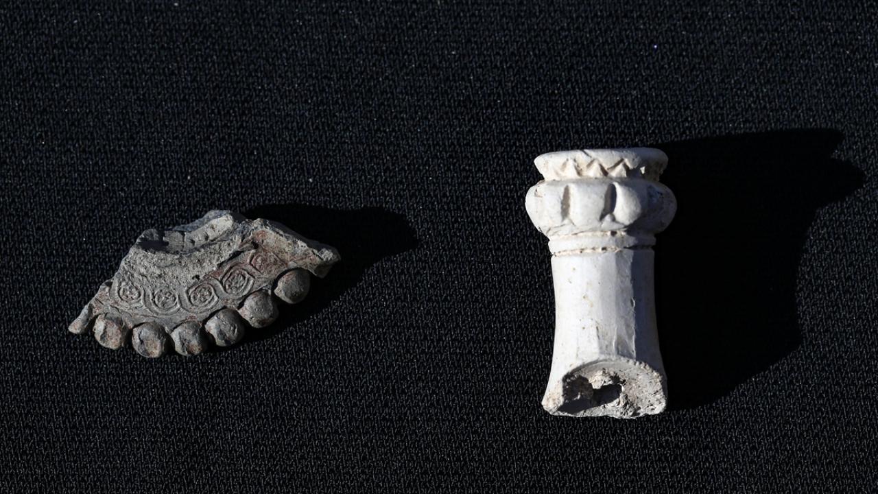 Kazı Heyeti Başkanı Prof. Dr. İrfan Yıldız, 2018`den bu yana yürütülen kazı çalışmasının bu dönem 1 Temmuz 2020`de başladığını, salgın nedeniyle zorlu geçtiğini ancak çok güzel verilerin ortaya çıktığını söyledi.