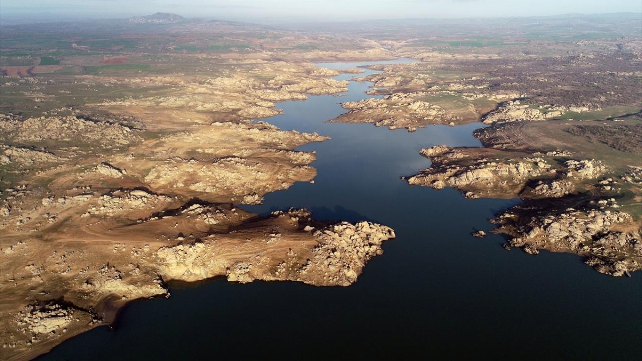 DSİ Edirne 11. Bölge Müdürlüğünden alınan verilere göre, Edirne`deki 6 baraj 1-30 Aralık tarihlerinde yağışlarla 13 milyon 389 bin metreküp su aldı.