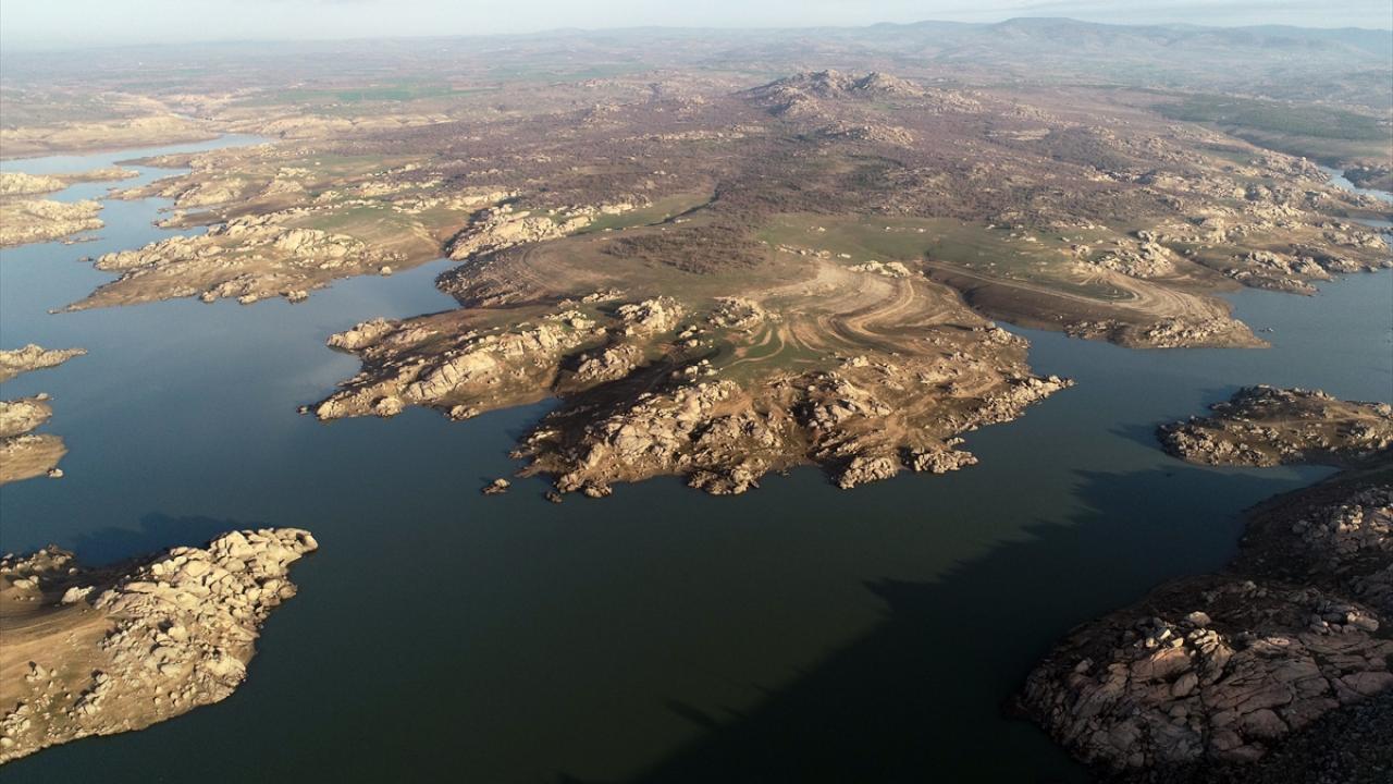 Edirne`deki 6 barajda ekim ayında 177 milyon 491 bin metreküp olan su seviyesi, kasımda 185 milyon 304 bin, aralıkta 199 milyon 287 bin olarak ölçüldü.