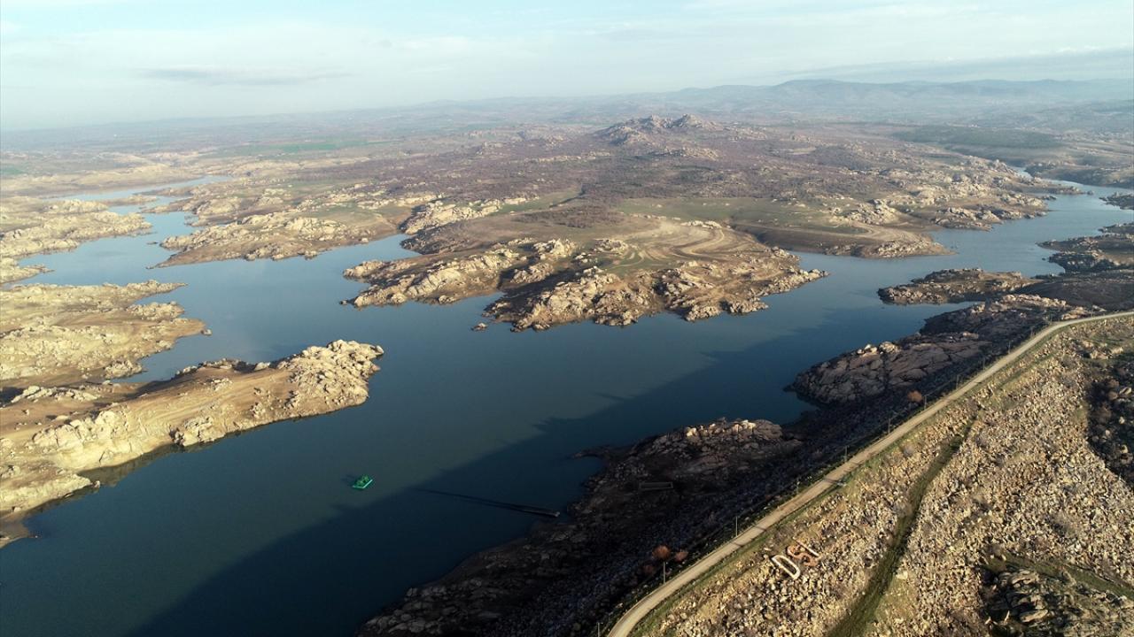 Kentte ekim ayında 63 milyon 676 bin metreküp olan barajlardaki su seviyesi, kasım ayında 61 milyon 730 bin, aralıkta ise 58 milyon 197 bine geriledi.