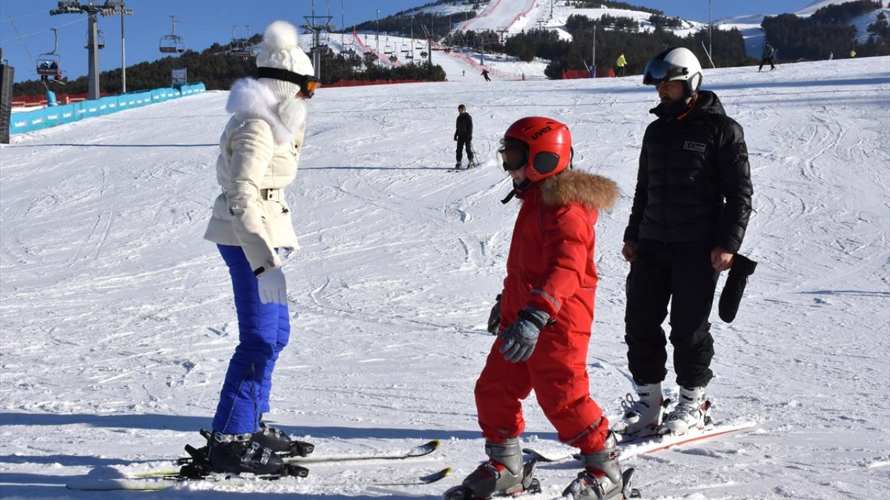 Havalimanına 20, kent merkezine ise sadece 4 kilometre uzaklığıyla ziyaretçilerine kolay ulaşım ve konaklama imkanı sunulan Palandöken Kayak Merkezi`ndeki otellerde, koronavirüs tedbirleri üst seviyede alınarak güvenli tatil imkanı sunuluyor.