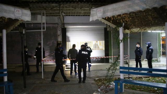 Adanada kuyumcuya giren hırsızlar suçüstü yakalandı