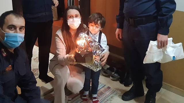 Jandarmadan görevdeki askerin çocuğuna doğum günü sürprizi