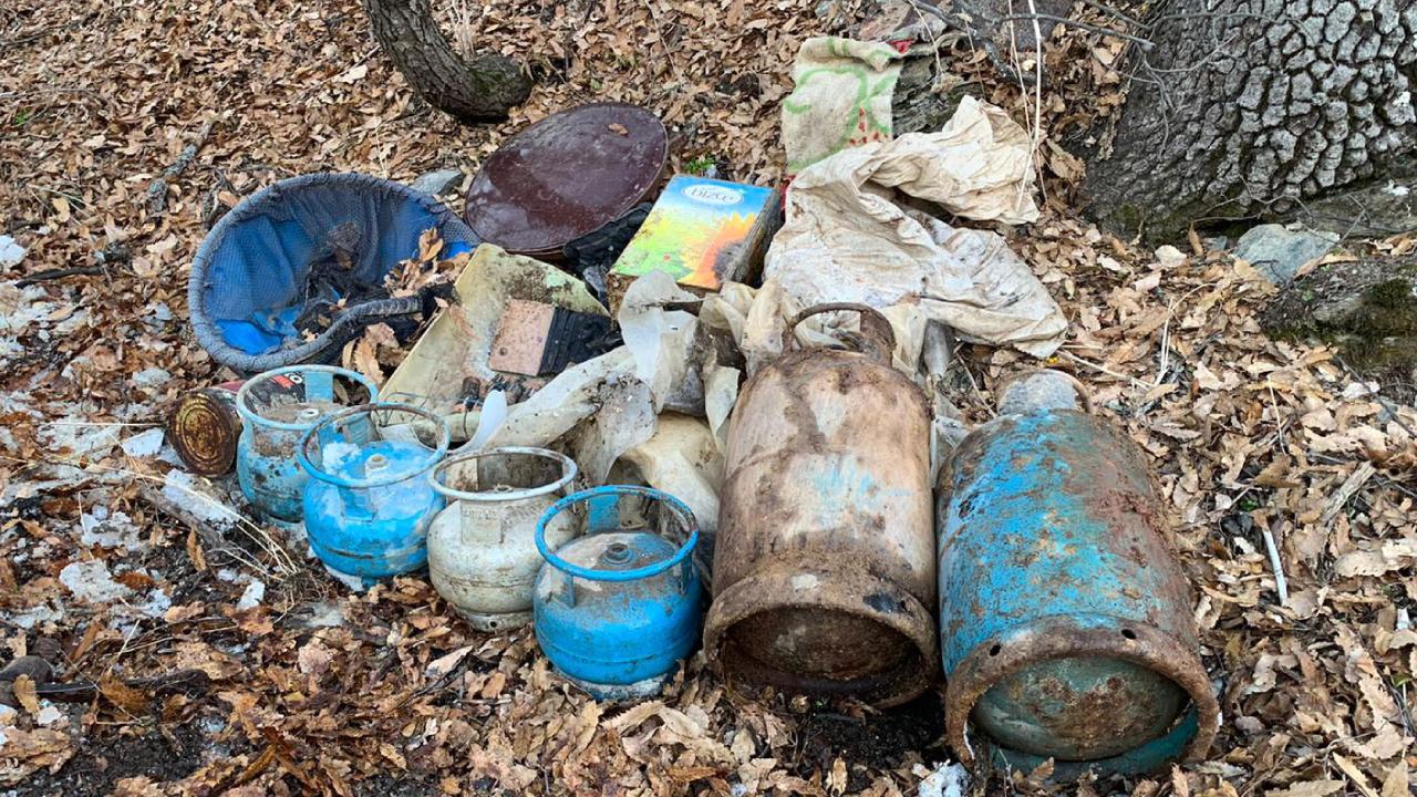 Bitlis'te teröristlerin kullandığı 10 sığınaktaki malzemeler imha edildi