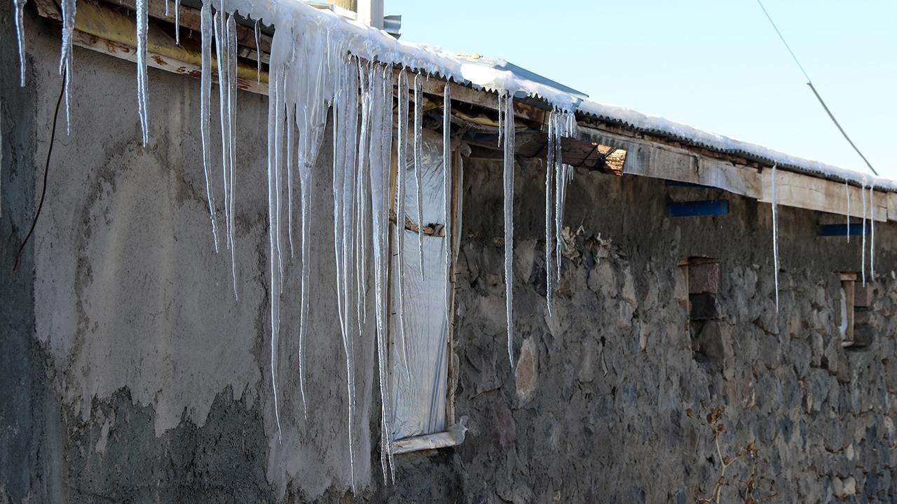 Doğu buz kesti: Dere ve nehirler dondu
