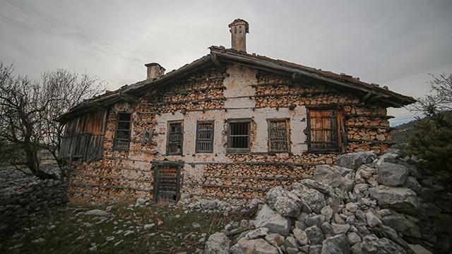 Yıllara meydan okuyan "düğmeli evler" restore ediliyor