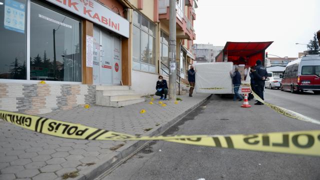 Eskişehirde baba oğul kavgada bıçakla yaralandı