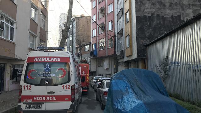 İstanbulda ev yangını: 1 ölü