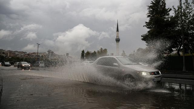 İstanbulda sağanak yağış etkili olacak