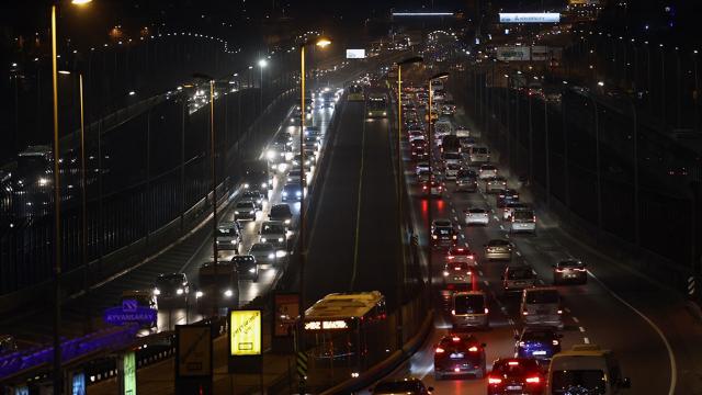 İstanbulda kısıtlama sonrası hareketlilik başladı