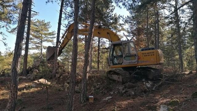 Sit alanında iş makinesiyle kazıya suçüstü: 5 gözaltı