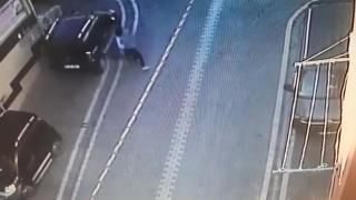 11 yaşındaki kız çocuğun kapkaça uğradığı anlar kamerada