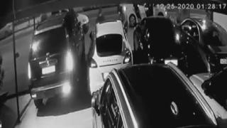 Lüks otomobilden 10 saniyede far hırsızlığı kamerada